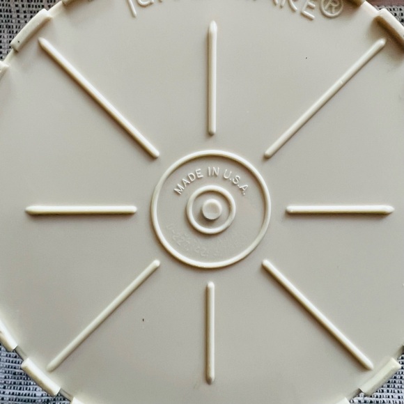 Tupperware Cream and Gold Coffee Pitcher - Picture 5 of 7